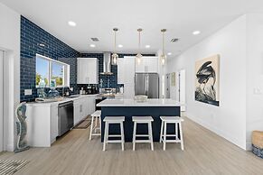 Blue Pearl Waterfront Oasis w Pool 70 Dock