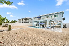 Blue Pearl Waterfront Oasis w Pool 70 Dock