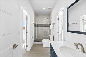 Blue Pearl Waterfront Oasis w Pool 70 Dock