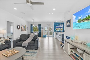 Blue Pearl Waterfront Oasis w Pool 70 Dock