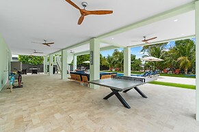 Emerald Oasis Lux Waterfront Gem Pool Kayaks