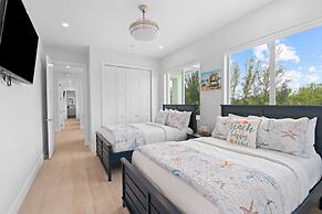 Emerald Oasis Lux Waterfront Gem Pool Kayaks