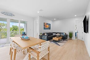 Emerald Oasis Lux Waterfront Gem Pool Kayaks