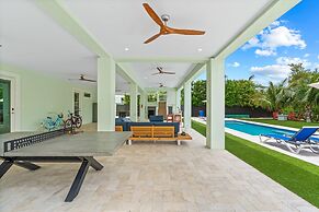 Emerald Oasis Lux Waterfront Gem Pool Kayaks