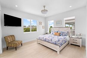 Emerald Oasis Lux Waterfront Gem Pool Kayaks