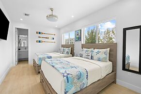 Emerald Oasis Lux Waterfront Gem Pool Kayaks