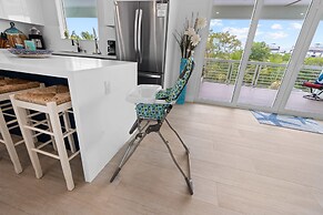 Emerald Oasis Lux Waterfront Gem Pool Kayaks