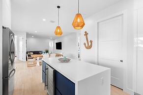 Emerald Oasis Lux Waterfront Gem Pool Kayaks