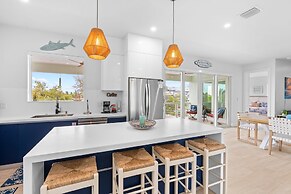 Emerald Oasis Lux Waterfront Gem Pool Kayaks