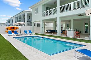 Emerald Oasis Lux Waterfront Gem Pool Kayaks