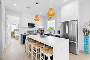 Emerald Oasis Lux Waterfront Gem Pool Kayaks