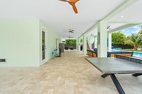 Emerald Oasis Lux Waterfront Gem Pool Kayaks