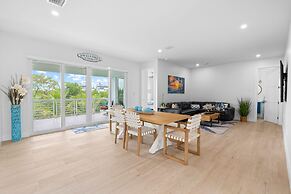 Emerald Oasis Lux Waterfront Gem Pool Kayaks