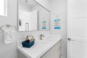 Emerald Oasis Lux Waterfront Gem Pool Kayaks