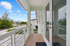 Emerald Oasis Lux Waterfront Gem Pool Kayaks