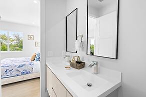 Emerald Oasis Lux Waterfront Gem Pool Kayaks