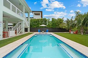 Emerald Oasis Lux Waterfront Gem Pool Kayaks