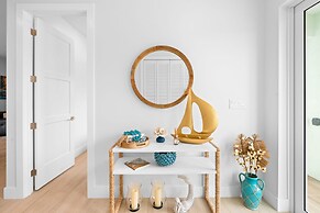 Emerald Oasis Lux Waterfront Gem Pool Kayaks