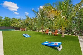 Emerald Oasis Lux Waterfront Gem Pool Kayaks