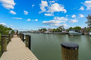 Emerald Oasis Lux Waterfront Gem Pool Kayaks