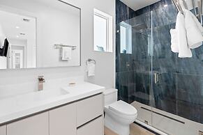 Emerald Oasis Lux Waterfront Gem Pool Kayaks