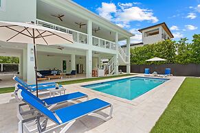 Emerald Oasis Lux Waterfront Gem Pool Kayaks