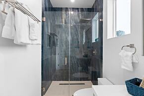 Emerald Oasis Lux Waterfront Gem Pool Kayaks