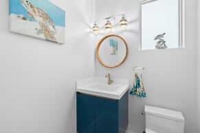 Emerald Oasis Lux Waterfront Gem Pool Kayaks