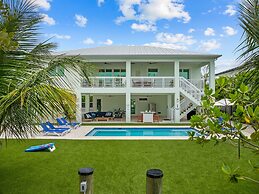 Emerald Oasis Lux Waterfront Gem Pool Kayaks