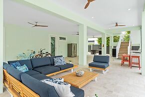 Emerald Oasis Lux Waterfront Gem Pool Kayaks