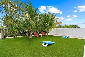 Emerald Oasis Lux Waterfront Gem Pool Kayaks