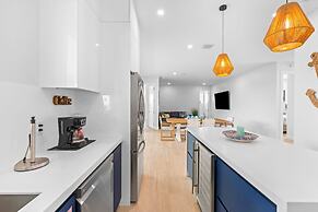 Emerald Oasis Lux Waterfront Gem Pool Kayaks