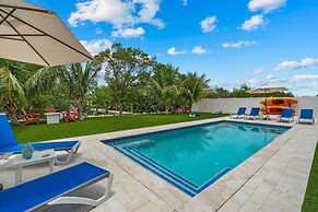 Emerald Oasis Lux Waterfront Gem Pool Kayaks