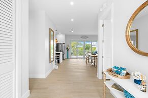 Emerald Oasis Lux Waterfront Gem Pool Kayaks