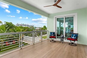 Emerald Oasis Lux Waterfront Gem Pool Kayaks