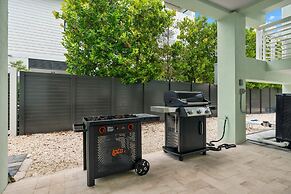 Emerald Oasis Lux Waterfront Gem Pool Kayaks