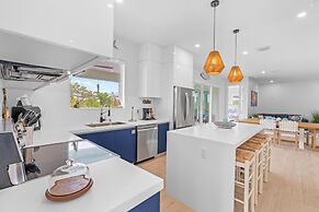 Emerald Oasis Lux Waterfront Gem Pool Kayaks