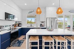 Emerald Oasis Lux Waterfront Gem Pool Kayaks