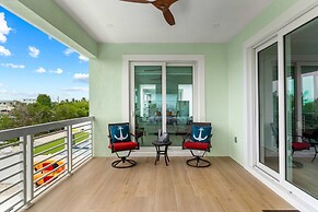 Emerald Oasis Lux Waterfront Gem Pool Kayaks