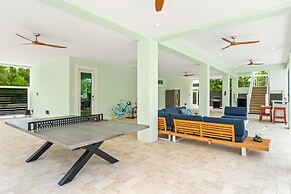 Emerald Oasis Lux Waterfront Gem Pool Kayaks