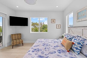 Emerald Oasis Lux Waterfront Gem Pool Kayaks