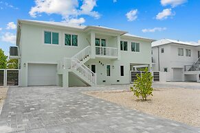 Emerald Oasis Lux Waterfront Gem Pool Kayaks