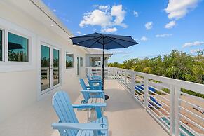 Paradise Point Pool Dock Lounges BBQ