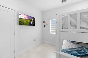 Paradise Point Pool Dock Lounges BBQ