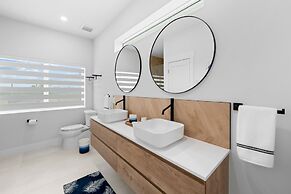 Paradise Point Pool Dock Lounges BBQ