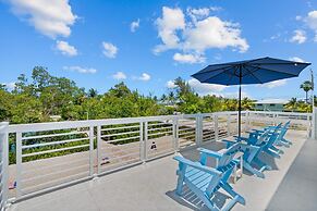 Paradise Point Pool Dock Lounges BBQ