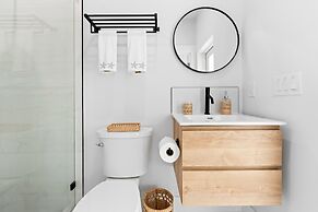 Paradise Point Pool Dock Lounges BBQ