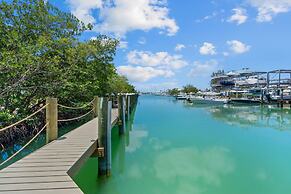 Paradise Point Pool Dock Lounges BBQ