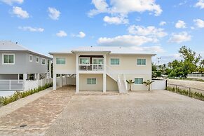 Paradise Point Pool Dock Lounges BBQ