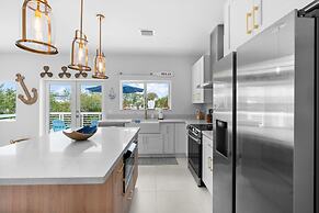 Paradise Point Pool Dock Lounges BBQ